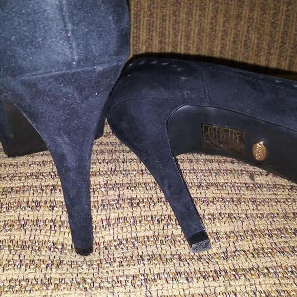 Vascara Peep-Toe Black Suede Heels - Picture 5 of 8